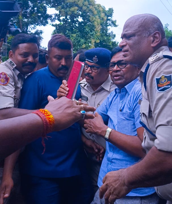 ଜ୍ଞାନେଶ କୁମାର ବହିଷ୍କାର ଦାବିରେ କଂଗ୍ରେସର ବିଶାଳ ରାଲି; ଭକ୍ତ ଗିରଫ